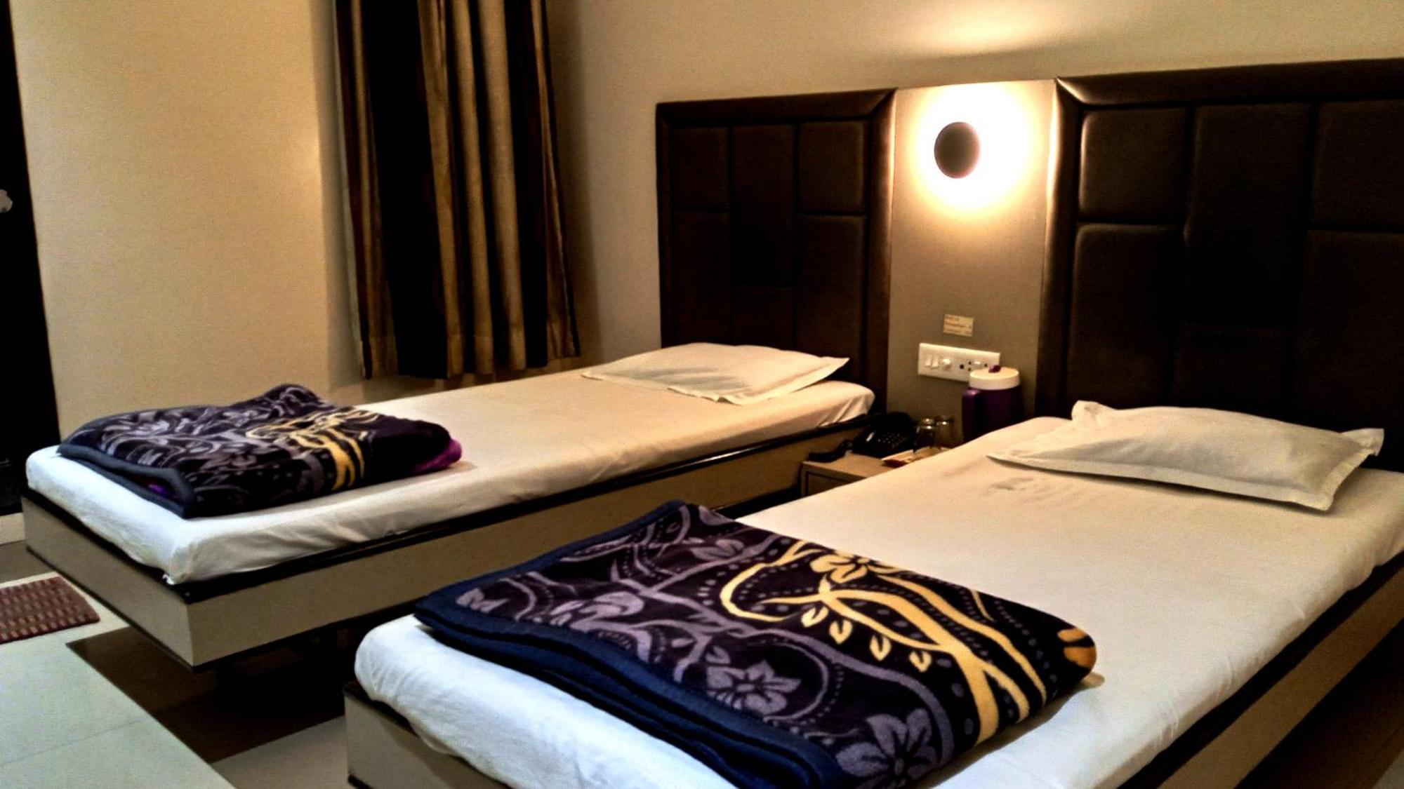 Hotel Ramniwas Jalgaon Exterior photo